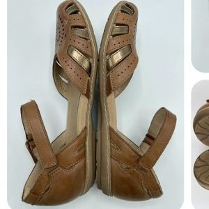 earth cahoon sandals
